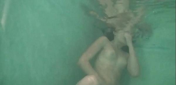  Sveta masturbates underwater in the pool
